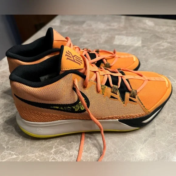 Nike Kyrie Flytrap 6 Basketball Shoes size - Picture 4 of 9
